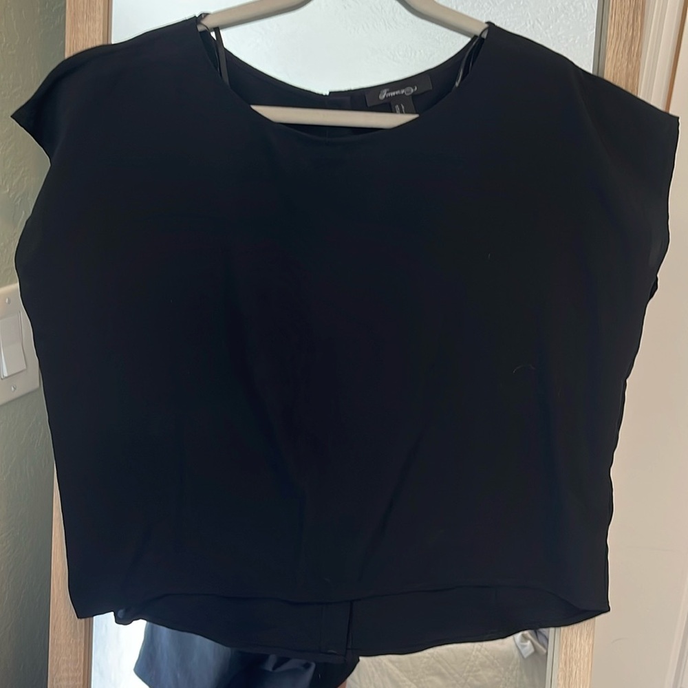 Women’s cap sleeve blouse